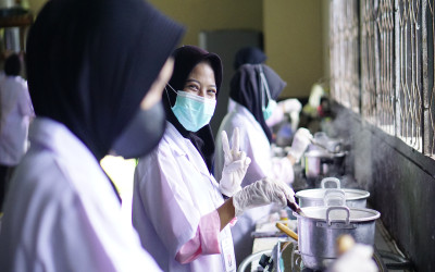 SERTIFIKASI SEKOLAH DALAM RANGKA SEKOLAH YANG DIINTERVENSI KEAMANAN PANGAN JAJANAN ANAK SEKOLAH (PJAS) AMAN DI SMKN 2 TANAH GROGOT. KABUPATEN PASER TAHUN 2023